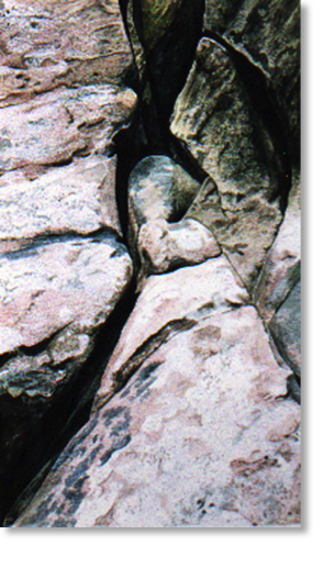 Rock Series No.34 (1999)
14 x 24 cm
watercolour & ink on paper
(Sold)